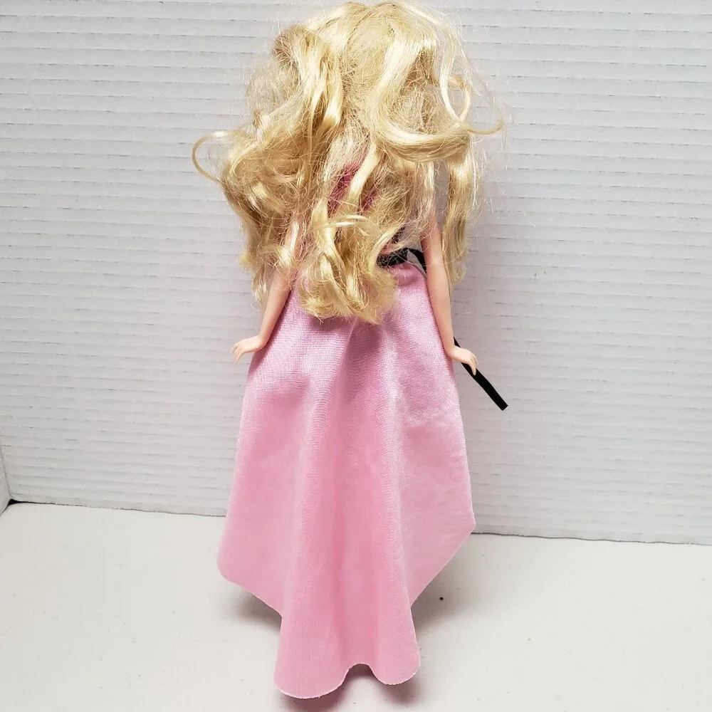 Barbie Mariposa Doll 2008 - Picture 2 of 10